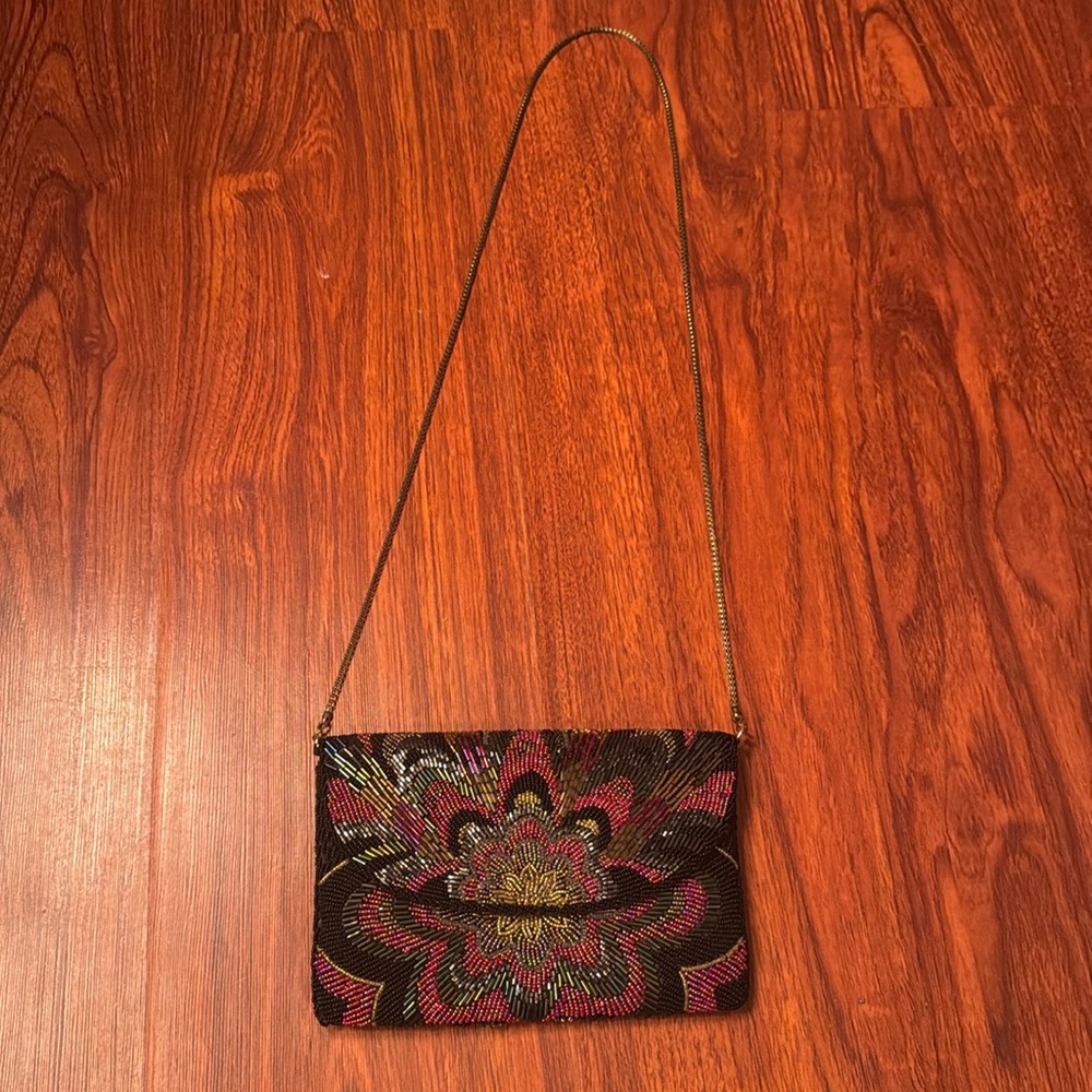 La Regale Beaded clutch